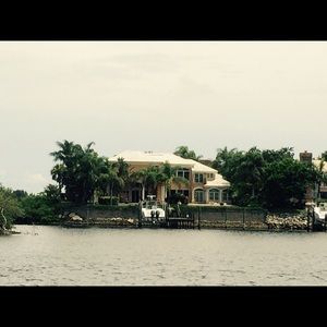 Meet your Posher, Demetra